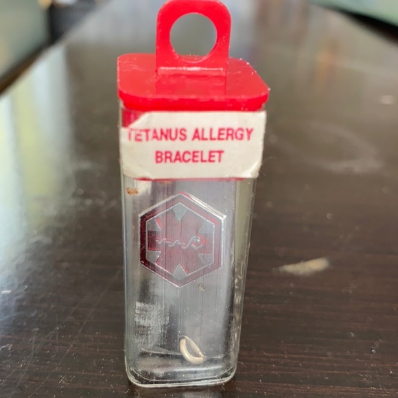 TETANUS ALLERGY BRACELET (medical) - Picture 8 of 9